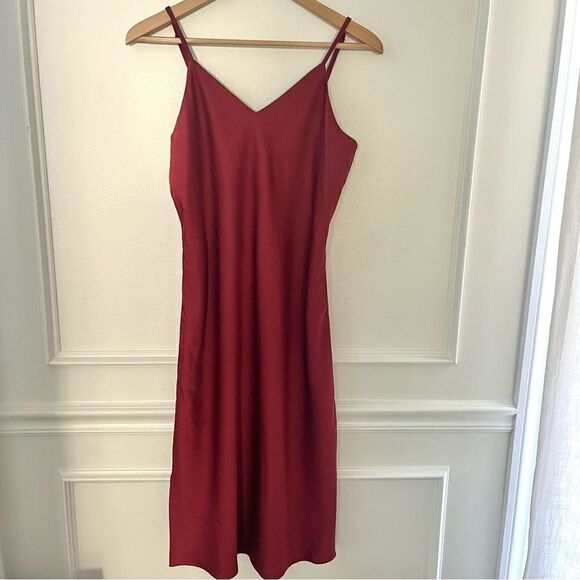 Women’s Sam Edelman Midi Satin Slip Dress in Deep Burgandy Spaghetti Strap 4 NWT - Picture 2 of 5